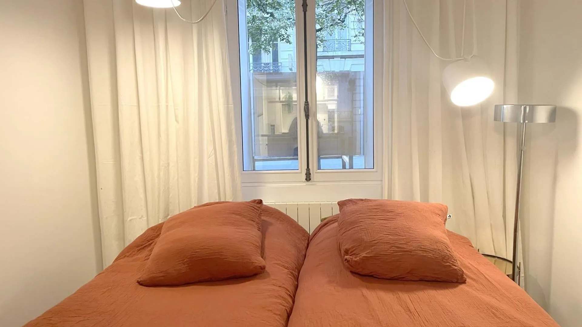 Climatise Pour 1 Ou 2 Personnes Au 109 Avenue Mozart 16 *